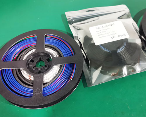 يوميات الإنتاج: مخصص IP65 طلاء السيليكون مقاوم للماء RGB LED ضوء الشريط